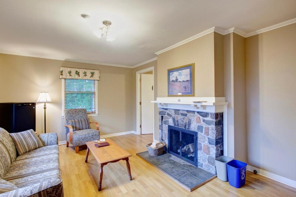 Two-Bedroom Cottage,290062136:JPEG